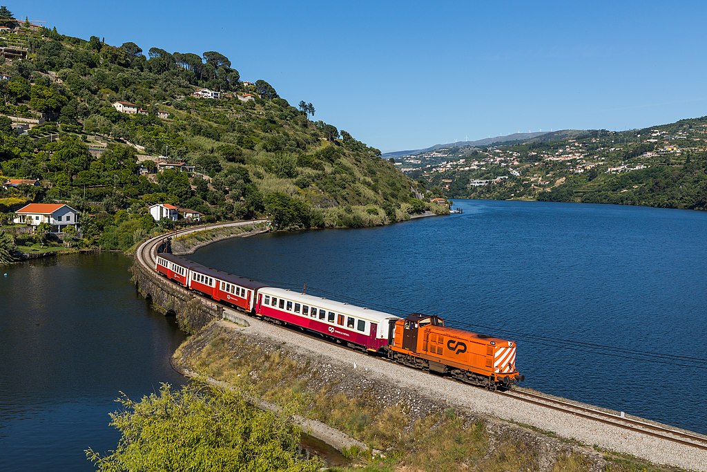 train tour douro valley